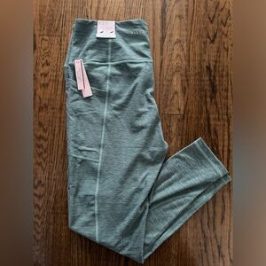 NWT Victoria's Secret Incredible Essential Legging